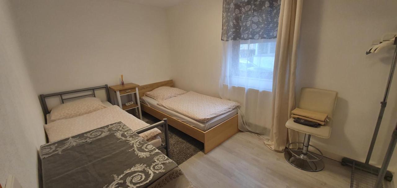Outletcity Ferienwohnung - Apartment 4 Metzingen  Esterno foto
